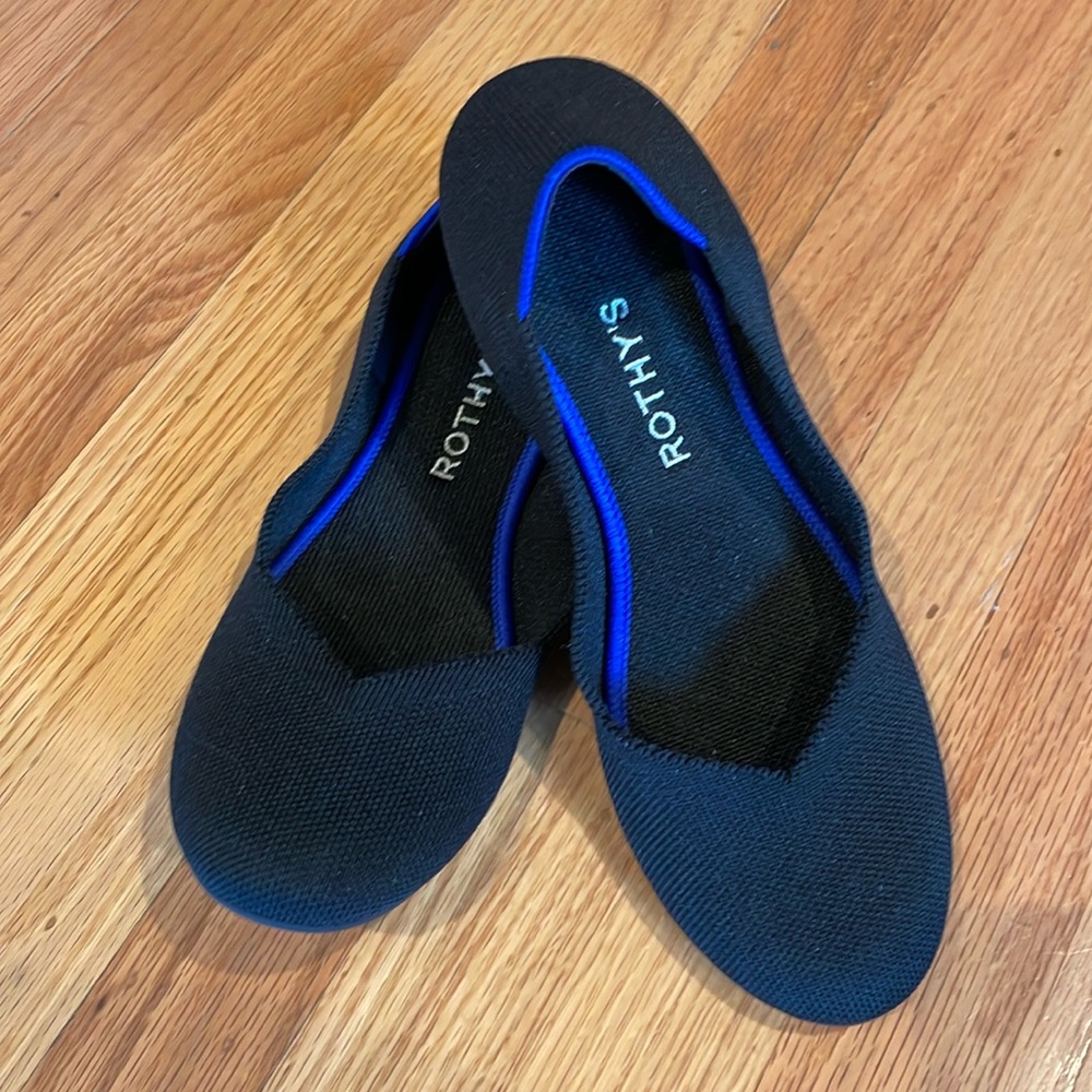 Like New Black Rothys “The Flat”